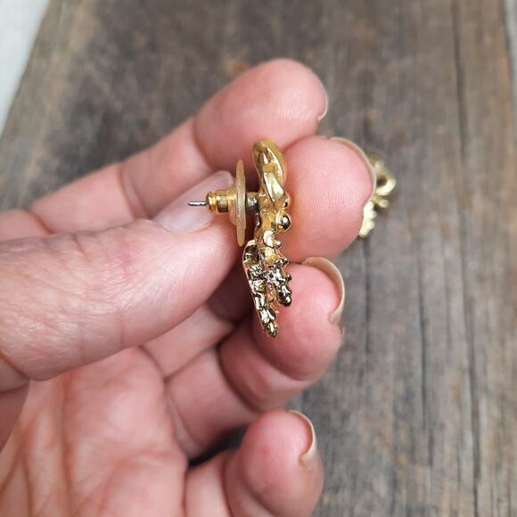 Vintage Christmas Pierced Earrings Gold Tone Bow with Pinecone Bough - Picture 12 of 14